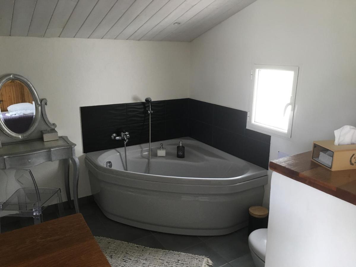 Chambre D Hotes Les Trois Chateaux Piscine Interieure Chauffee Notre-Dame-de-Riez Luaran gambar