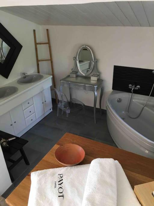 Chambre D Hotes Les Trois Chateaux Piscine Interieure Chauffee Notre-Dame-de-Riez Luaran gambar